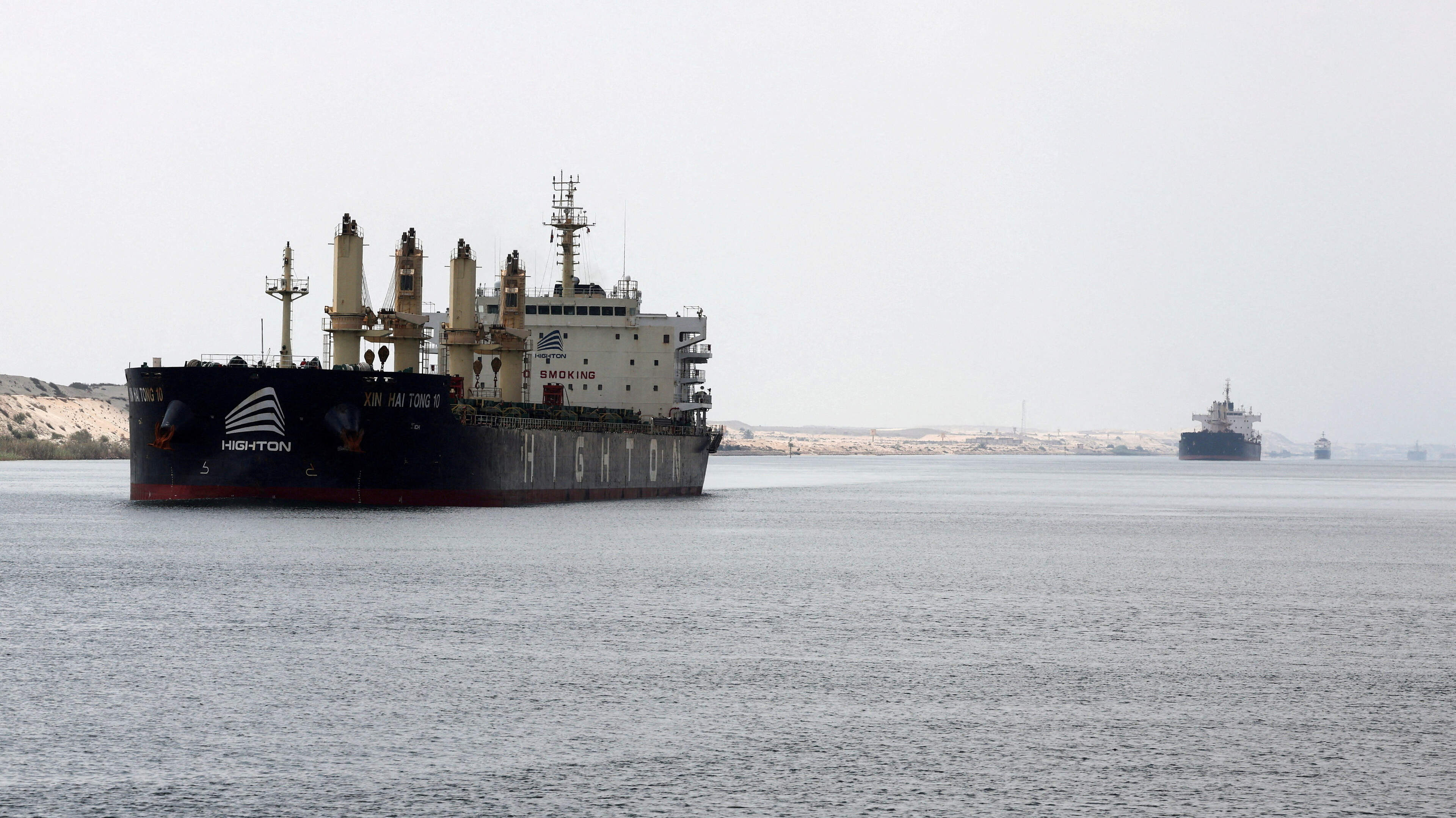 Brent crude retreats from $100 on signs Red Sea traffic is moving